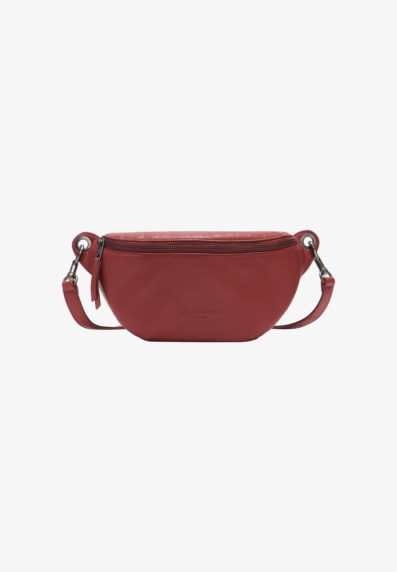 Borsa a tracolla in pelle rossa con forma curva, chiusura con zip, tracolla regolabile e logo del marchio impresso sul davanti.
