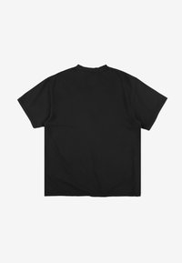 Czarny t-shirt z krótkim rękawem i okrągłym dekoltem, o luźnym kroju i gładkiej bawełnianej fakturze. Bez wzorów i ozdób.