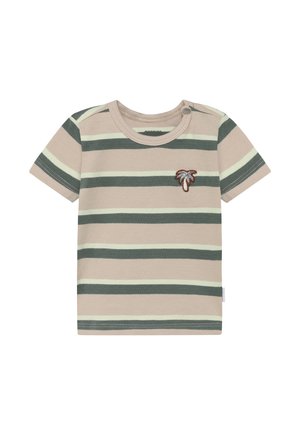 T-shirt a maniche corte a righe color beige, verde oliva e verde chiaro. Presenta un ricamo di una palma sul petto e una chiusura a scatto sulla spalla.