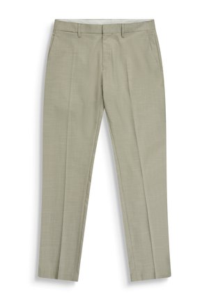 Pantalones formales a medida de color beige claro, con trabillas para cinturón, bolsillos laterales y pliegue central en cada pierna, exhibidos planos sobre un fondo blanco.