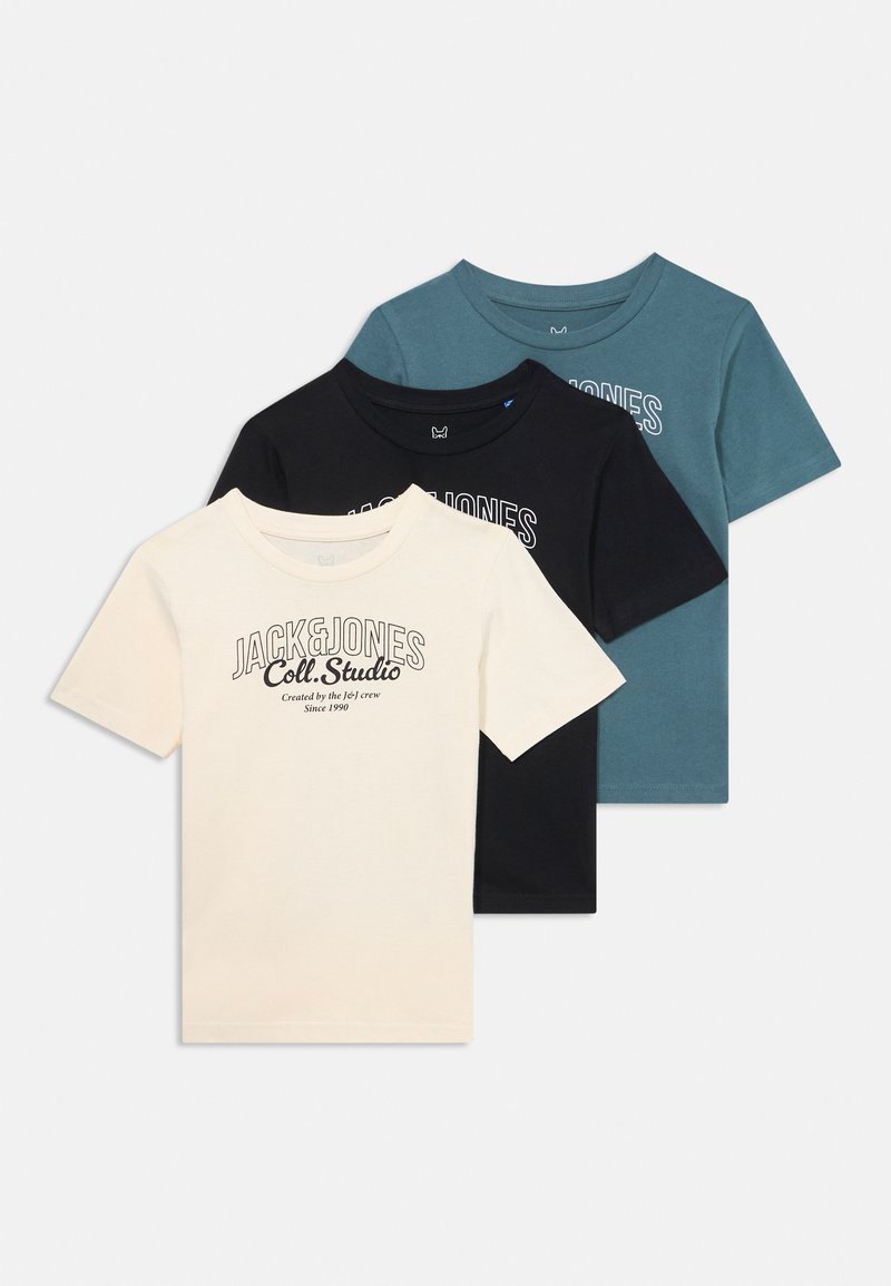 Kolm lühikese varrukaga T-särki kreemjas, tumesinises ja türkiissinises värvitoonis, igaühel esiosas kontrastsetes värvides logoprint.