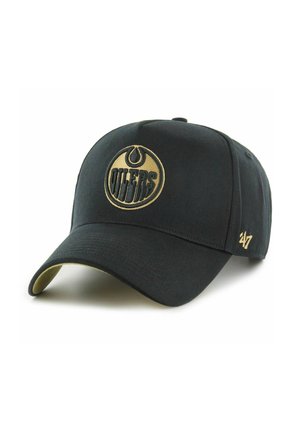 Schwarze Baseballkappe mit gebogenem Schirm, vorne mit einem goldfarbenen, gestickten "OILERS"-Logo und einer kleinen "47" an der Seite.