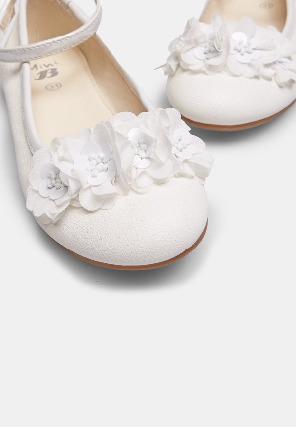 Riemchenballerina – weiß