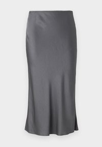 Ciemnoszara, gładka, średniej długości spódnica typu slip z delikatnym rozkloszowaniem i czystym dołem na jednolitym białym tle.