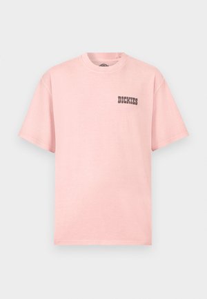 Lichtroze korte mouw T-shirt met ronde hals en een klein zwart "Dickies"-logo op de linkerborst.