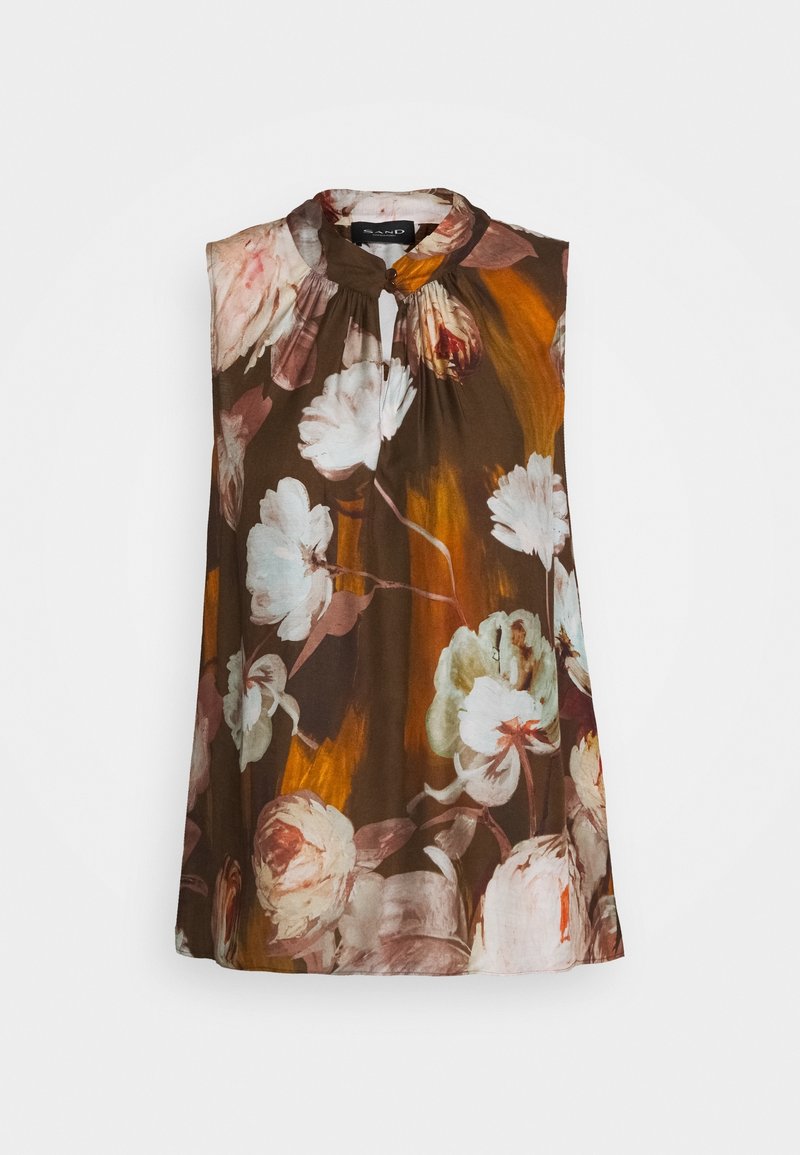Blusa sin mangas de tela marrón con un patrón floral de flores de color claro, con un escote fruncido y un corte relajado.