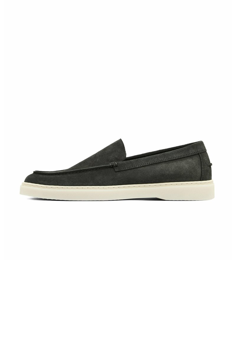 Grau Wildleder Slipper mit niedrigem Profil, weißer Gummisohle und Nähten entlang der Kanten. Keine sichtbaren Beschläge oder Akzente.