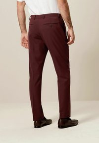 Next MOTIONFLEX - Pantalon - brick red