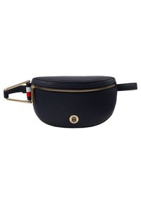 Marsupio in pelle blu navy con zip e logo dorati, caratterizzato da una superficie texturizzata e una tracolla decorata con dettagli rossi e bianchi.
