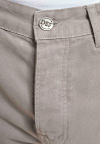 Unselected, dark grey