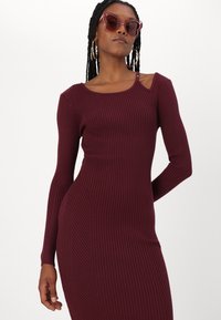 Guess VANESSA  - Džemperkleita - red noir