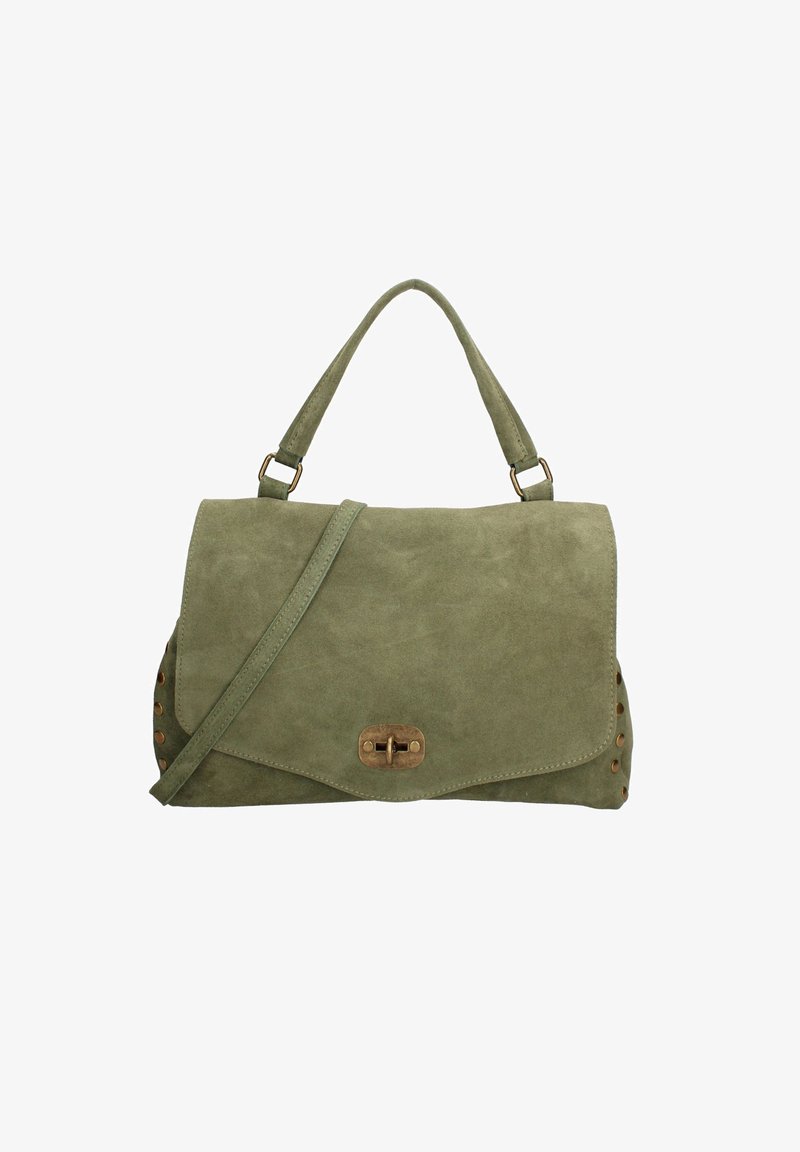 Borsa a tracolla verde in suede con una forma strutturata, caratterizzata da un ribaltabile, hardware dorato e borchie decorative lungo il lato. Inclusa una tracolla rimovibile.