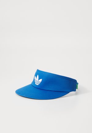 Niebieska bawełniana czapka z daszkiem o szerokim rondzie i haftowanym białym logo z przodu. Posiada elastyczną taśmę zapewniającą regulowane dopasowanie.