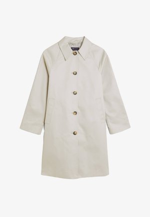 Jasno beżowy płaszcz wykonany z gładkiego materiału, z klapami na kołnierzu, zapięciem na guziki, kieszeniami po bokach oraz rękawami raglanowymi.