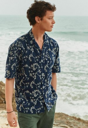 Next EMBROIDERED TEXTURE SHORT SLEEVE  - REGULAR FIT - Vapaa-ajan kauluspaita - navy blue