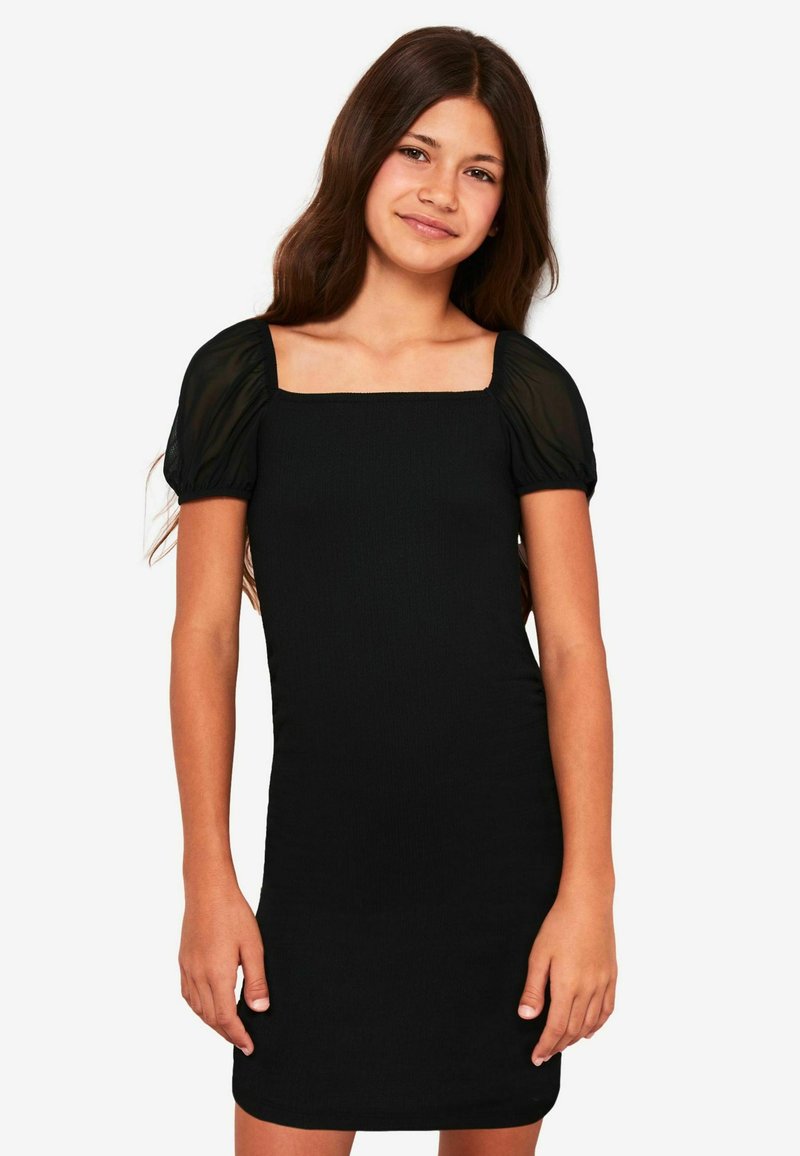 Černé žebrované šaty se čtvercovým výstřihem, krátkými průhlednými balónovými rukávy a přiléhavým bodycon designem. Hladká textura a minimalistický styl.