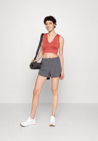 Björn Borg SEAMLESS LIGHT CROP - Top - dusty cedar