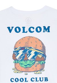 Weißes T-Shirt mit einem Grafikdruck eines Burgers, der eine Sonnenbrille trägt. Der Text "VOLCOM COOL CLUB" steht in Blau über und unter dem Burger.