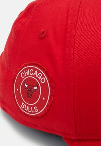 New Era TEAM SIDE PATCH 9FORTY® UNISEX - Cap - red