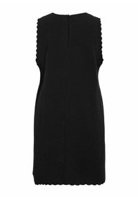 Robe noire sans manches avec des bords festonnés, une coupe droite et une fermeture à l'arrière. Fabriquée en tissu léger avec une texture lisse.