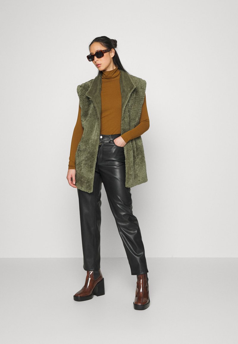 Damen Leichte Jacken | Another-Label UNNI VEST Weste deep green/grün - BT22636 Damen Leichte Jacken | Another-Label UNNI VEST Weste deep green/grün - BT22636