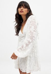 NA-KD EMBROIDERED  - Vapaa-ajan mekko - white