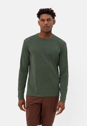 Long-sleeve green shirt made of textured fabric, featuring a round neckline and a small logo on the chest, paired with brown shorts.