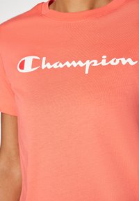 Champion ICONS CREWNECK CONTRAST LOGO - Triko s potiskem - coral