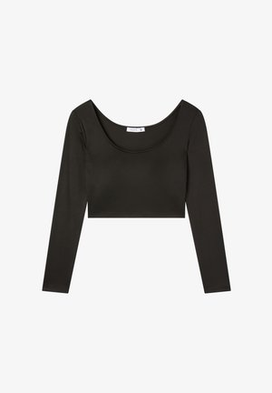 Top nero a maniche lunghe cropped realizzato in tessuto liscio, con scollatura ampia a vogatore e silhouette aderente. Nessun motivo o decorazione aggiuntiva.