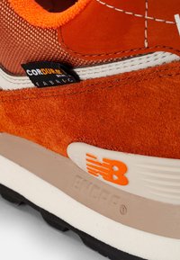 New Balance ML574 UNISEX - Sapatilhas - rust