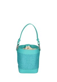 Una piccola borsa a tracolla turchese di forma rotonda, realizzata in tessuto intrecciato, con fondo in pelle, tracolla regolabile e chiusura a cordoncino nella parte superiore.