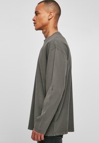 Urban Classics OVERSIZED DISTRESSED LONGSLEEVE - Langærmet T-shirt - darkshadow