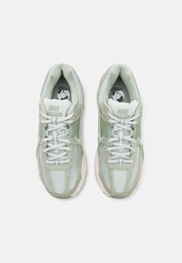Nike Sportswear ZOOM VOMERO 5 - Tossud - jade horizon/phantom/light silver/white/black