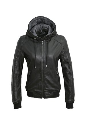 Zwarte leren jack met een voorrits, ritszakken aan de zijkanten en een aangestikt donkergrijze stoffen capuchon met koordjes.