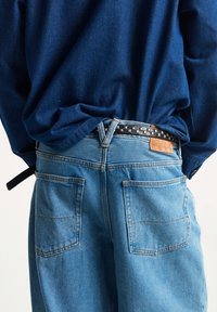 Vans CHECK-5 BAGGY  - Straight leg jeans - medium blue
