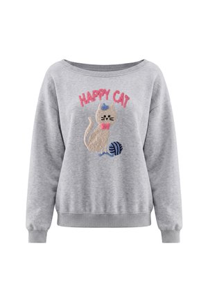 Lysegrå sweatshirt med en tekstureret kat, der bærer en blå hat og lyserød butterfly, blå garnnøgle og ordene "HAPPY CAT" i lyserødt ovenover.