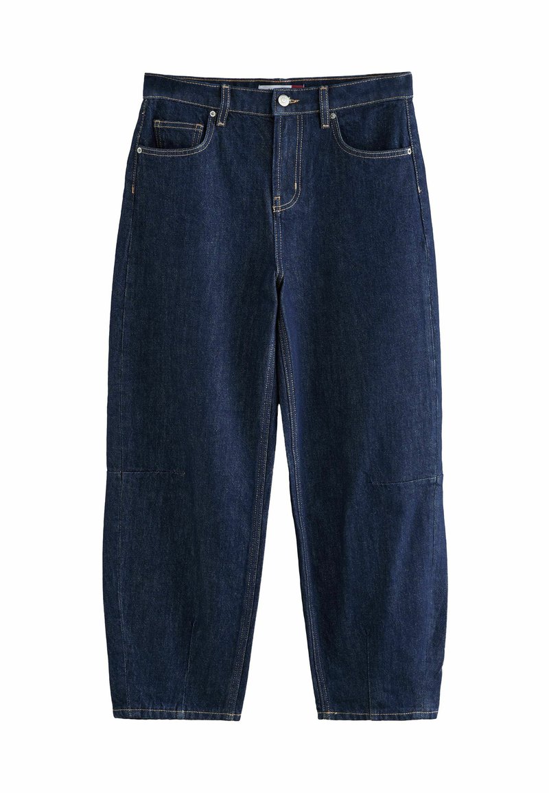 Mörkblå denimbyxor med avslappnat snitt, som har fem fickor, synliga sömmar och en tryckknappslåsning i midjan.