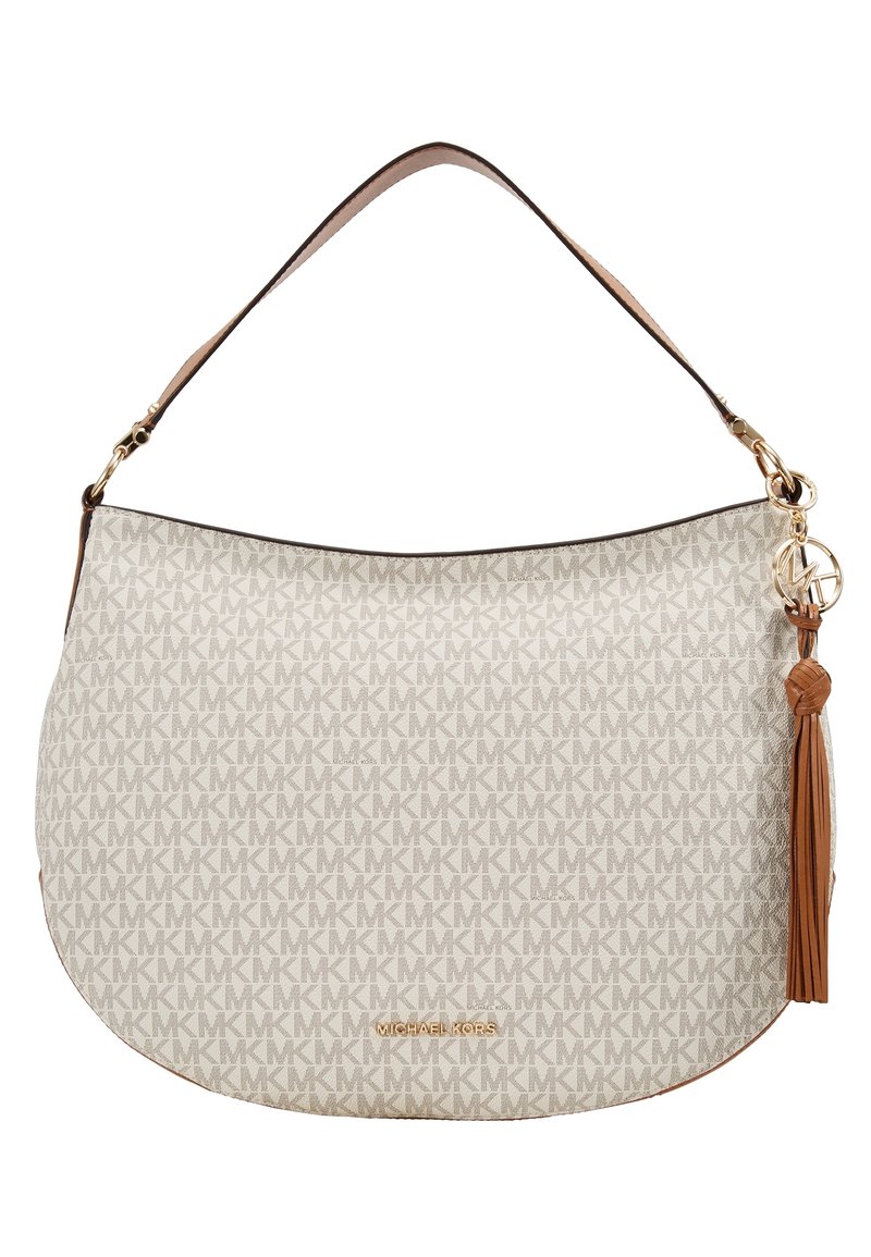 Sac bandoulière crème Michael Kors à imprimé logo MK sur l'ensemble, sangle en cuir marron, breloque logo dorée et pompon marron sur le côté.
