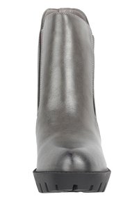 Botín de cuero gris con superficie lisa, punta redondeada, tacón bajo y suela de goma resistente con patrones de relieve pronunciados.