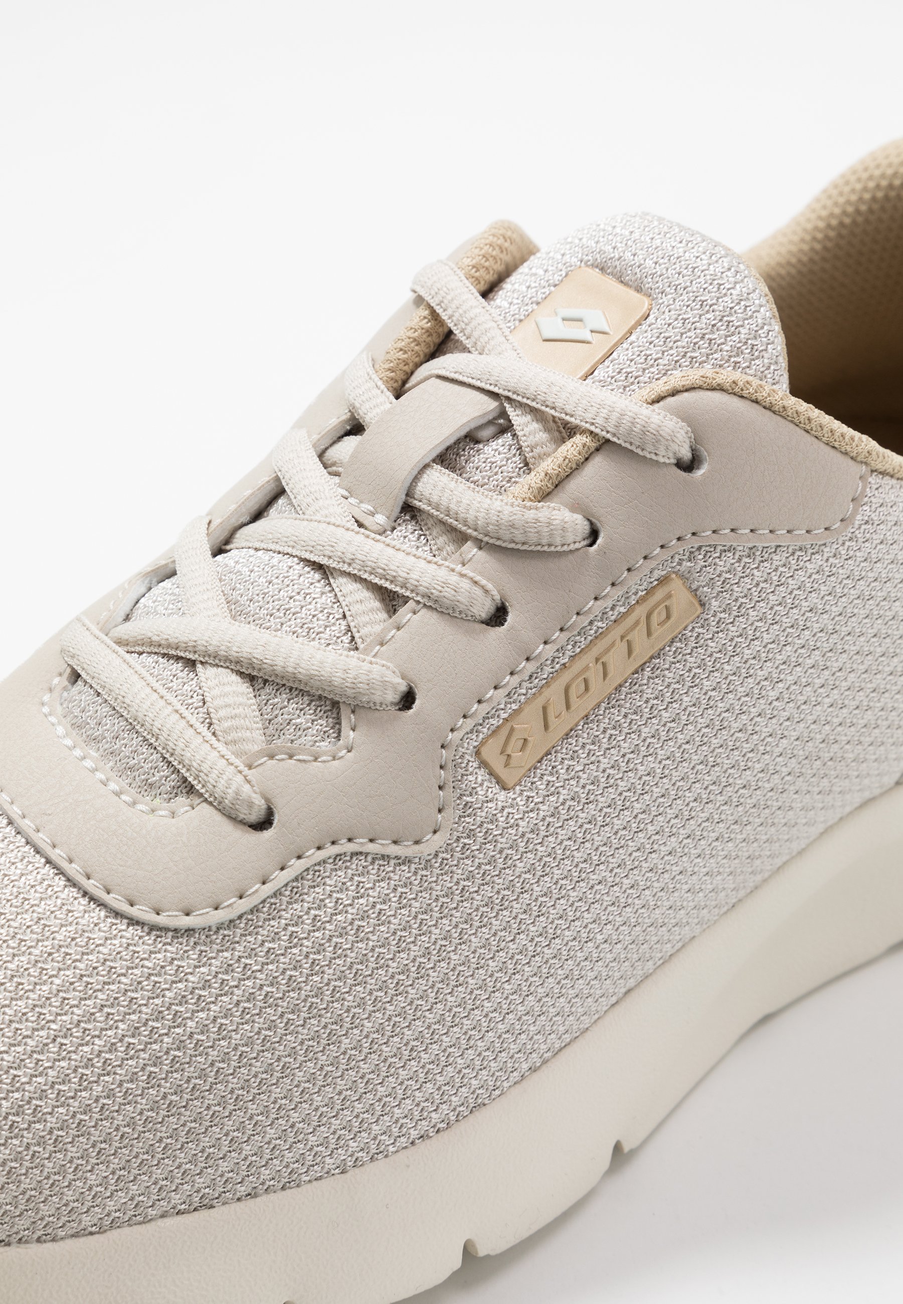 Lotto MEGALIGHT V Treningssko rainy daygolden almond Lotto MEGALIGHT V Treningssko all whitesilver metal