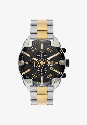 Montre-bracelet chronographe Diesel noire et or avec bracelet à maillons métalliques, trois sous-cadrans, guichet date et index des heures argentés et dorés.