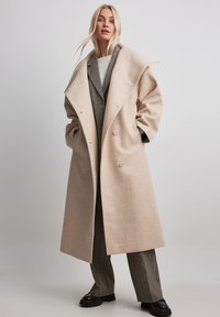 NA-KD Klasisks mētelis - light beige