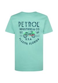 Světle zelené tričko s krátkým rukávem s vytištěným grafickým motorkářským motivem a textem, s volným střihem a měkkou bavlněnou texturou.