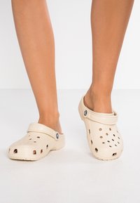 Crocs - CLASSIC - Matalakantaiset pistokkaat - winter white Pienoiskuva 1