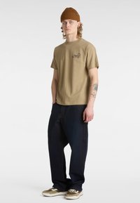 Vans STING WAGON - Triko s potiskem - olive