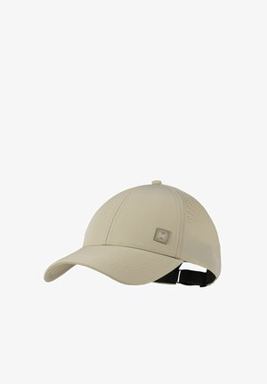Beige Baseballkappe mit gebogenem Schirm, kleinem Logo-Patch vorne, Belüftungslöchern an der Seite und verstellbarem schwarzem Riemen hinten.