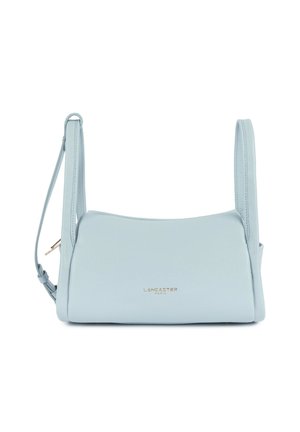Jasnoniebieska skórzana torba na ramię Lancaster Paris z regulowanym paskiem i złotym logo na środku z przodu.