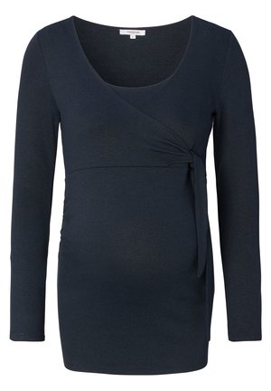 Dunkelblaue Langarm-Maternity-Bluse mit Wickeldesign, seitlichem Bindeband und gerafften Details, aus einem weichen, dehnbaren Stoff gefertigt.