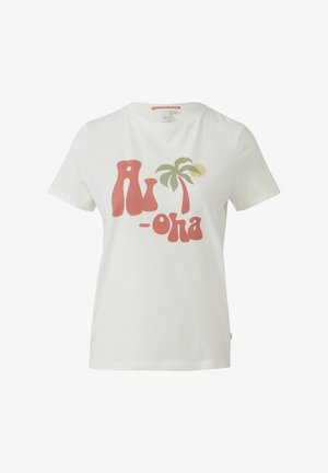 Weißes Baumwoll-T-Shirt mit einem großen "Aloha"-Grafikdesign in Rot und Grün, das eine Palme zeigt. Kurze Ärmel und Rundhalsausschnitt.