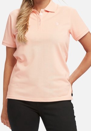 Polo shirt rose clair avec un col, des manches courtes et une patte de boutonnage. Présente un petit logo brodé blanc sur la poitrine.